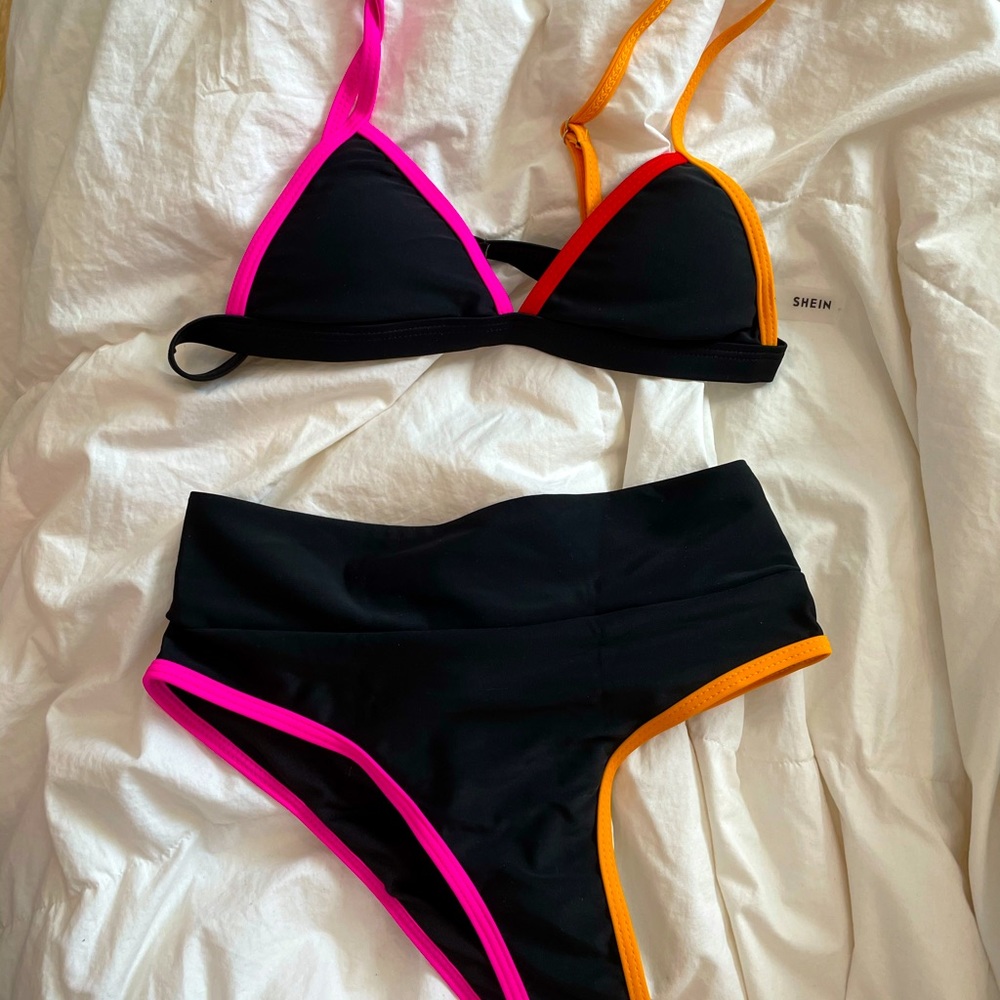 BRAND NEW TRIANGLE BIKINI SET!!